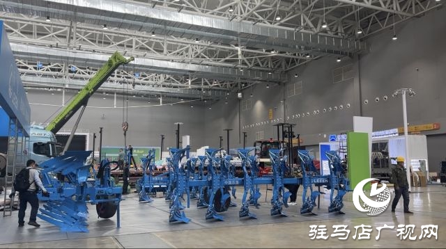2024全國農(nóng)業(yè)機械展覽會布展工作有序推進(jìn)