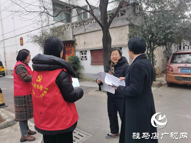 驛城區(qū)雪松街道紗廠社區(qū)開展清理樓道行動