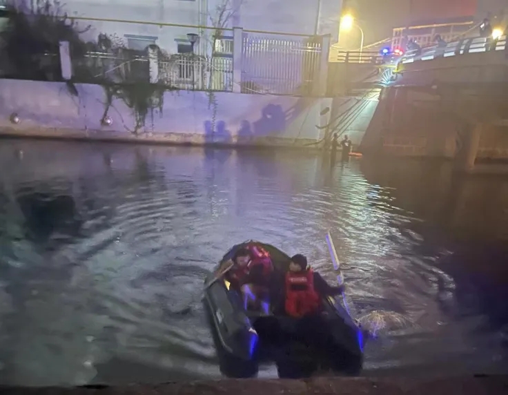 摔斷四根肋骨！那一刻，他得多疼啊……