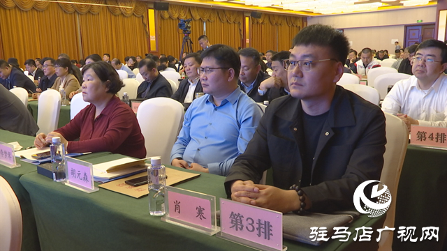 常俊標(biāo)、徐衛(wèi)林院士在“會(huì)市合作”大會(huì)上發(fā)表主旨報(bào)告