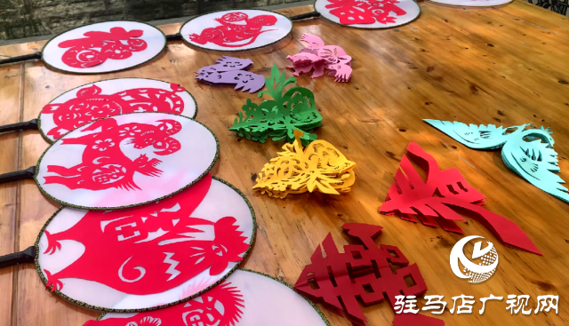 朱?。豪w手巧剪“福”潤生肖