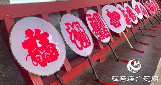 朱?。豪w手巧剪“福”潤生肖