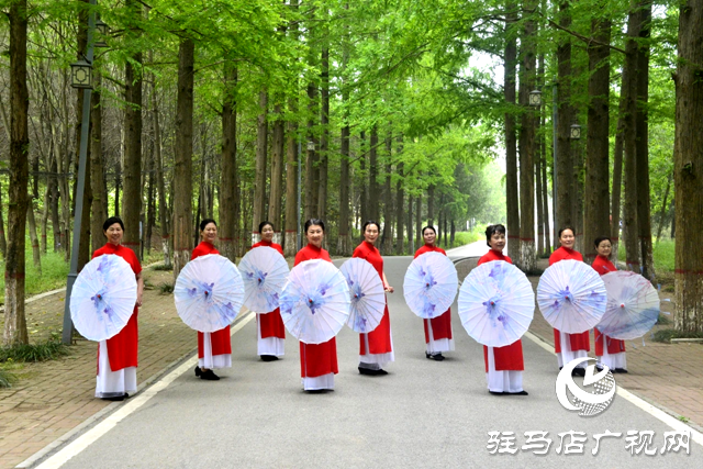 銅山湖畔：泌陽模特的時(shí)尚舞臺(tái)