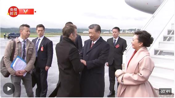 獨家視頻丨習(xí)近平夫婦步出艙門 法國總統(tǒng)馬克龍夫婦在機(jī)場熱情迎接