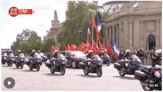獨家視頻丨騎兵護衛(wèi) 習近平乘車前往愛麗舍宮