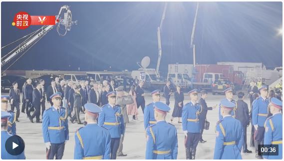 獨家視頻丨塞爾維亞總統(tǒng)武契奇夫婦、前總統(tǒng)尼科利奇夫婦等在機場迎接習近平主席到訪