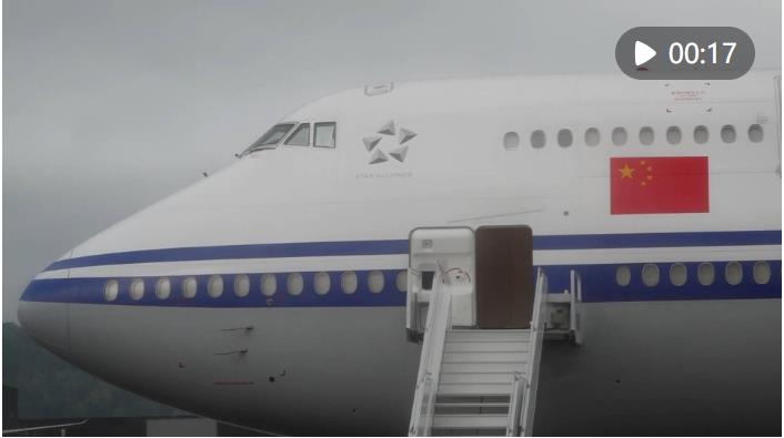 新華社快訊｜馬克龍夫婦在法國(guó)塔布為習(xí)近平主席舉行送行儀式