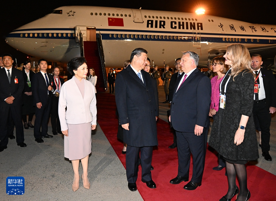 習(xí)近平抵達(dá)布達(dá)佩斯開始對匈牙利進(jìn)行國事訪問