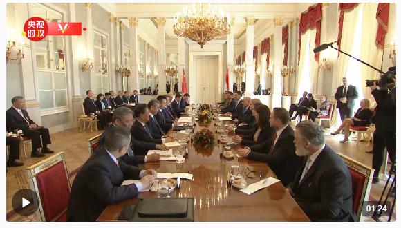 獨家視頻丨習近平：令我感動的是 昨天給我獻花的姑娘就是15年前給我獻花的小姑娘