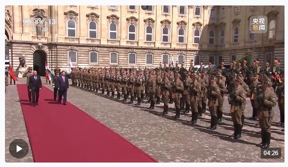 習(xí)近平出席匈牙利總統(tǒng)舒尤克和總理歐爾班舉行的歡迎儀式