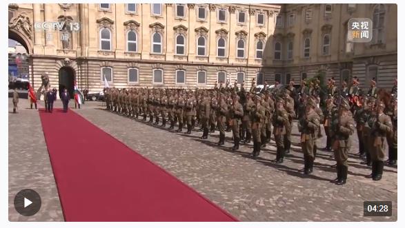 時政新聞眼丨一次歷史性訪問，引領(lǐng)中匈關(guān)系駛?cè)搿包S金航道”