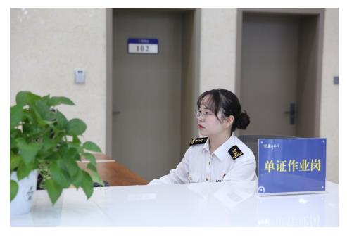 從入境、通關(guān)、上架全流程，看一支口紅的跨境之旅如何“縱享絲滑”