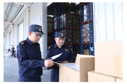 從入境、通關(guān)、上架全流程，看一支口紅的跨境之旅如何“縱享絲滑”