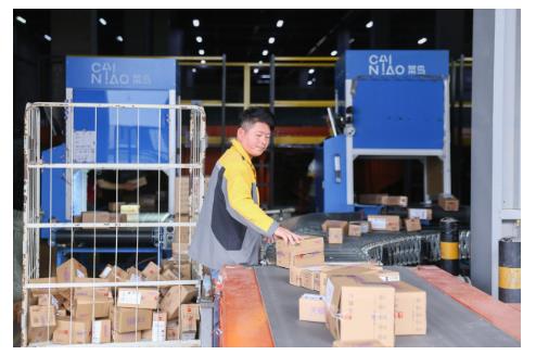 從入境、通關(guān)、上架全流程，看一支口紅的跨境之旅如何“縱享絲滑”