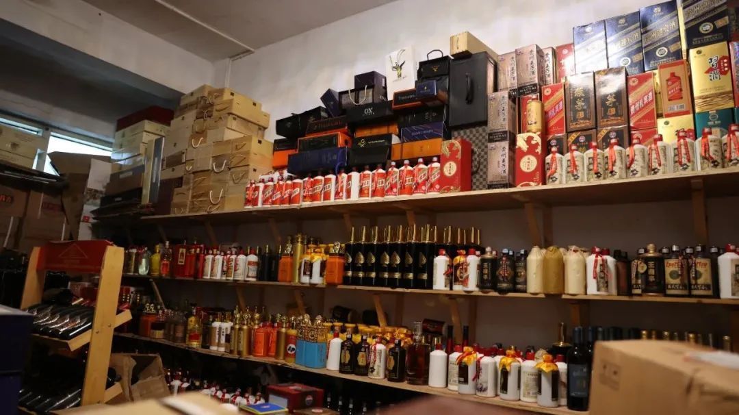 成本300元賣9000元？警方破獲重大銷售假茅臺(tái)酒案