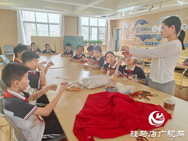 張春華:香包制作進校園 當好非遺文化傳播者