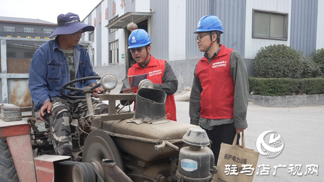 駐馬店供電公司:田間麥?zhǔn)展ぷ髅?電力安全放心上
