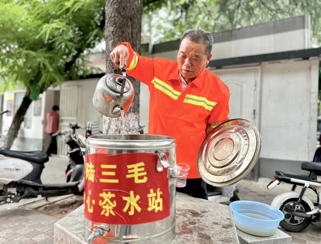 環(huán)衛(wèi)工陸三毛，你在駐馬店火了！