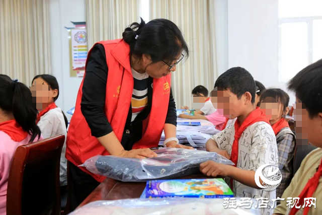 駐馬店市總工會(huì)開(kāi)展六一關(guān)愛(ài)暨“愛(ài)心媽媽”結(jié)對(duì)關(guān)愛(ài)活動(dòng)