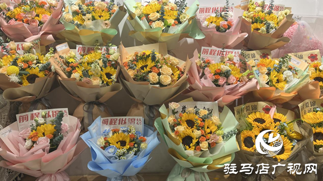 心想事“橙”  一舉奪“葵”  “好彩頭”單品催生高考經(jīng)濟