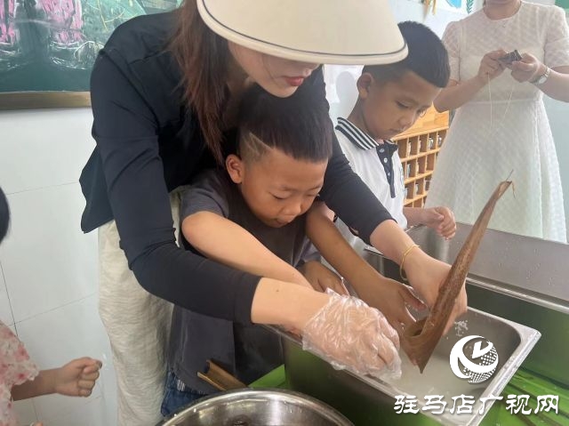 駐馬店第五十八小學(xué)附屬幼兒園開(kāi)展端午節(jié)活動(dòng)