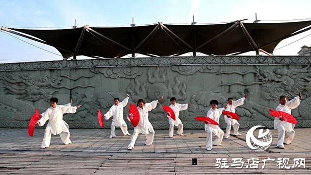 泌陽(yáng)縣雙龍公園：太極扇舞動(dòng)健身風(fēng)采
