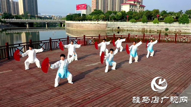 泌陽(yáng)縣雙龍公園：太極扇舞動(dòng)健身風(fēng)采