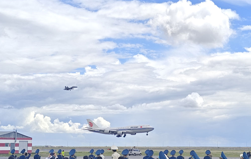 國家主席習(xí)近平抵達(dá)阿斯塔納