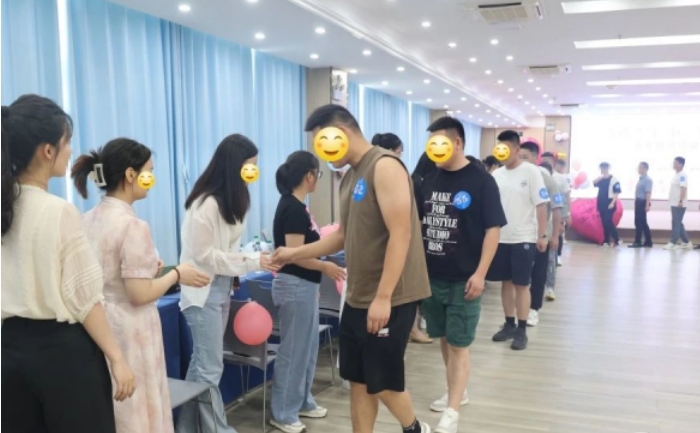 駐馬店市中心醫(yī)院舉辦“天使之約‘醫(yī)’見傾心”單身青年聯誼活動