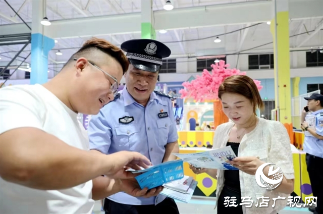 駐馬店:夏夜治安巡查宣防 筑牢平安防線