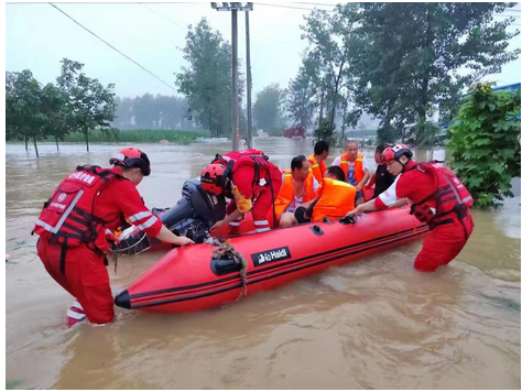 救援一線畫面！紅十字救援隊(duì)馳援南陽轉(zhuǎn)移受困群眾!