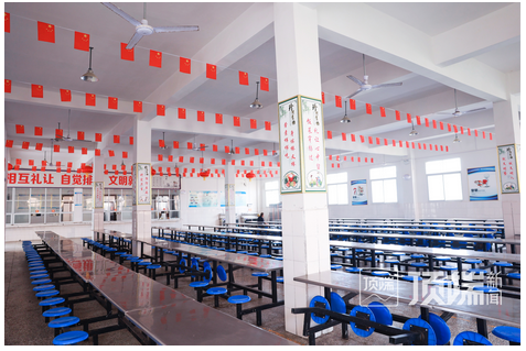 探訪雨后唐河桐河鄉(xiāng)：小學(xué)宿舍安置村民，有人回家收拾房屋