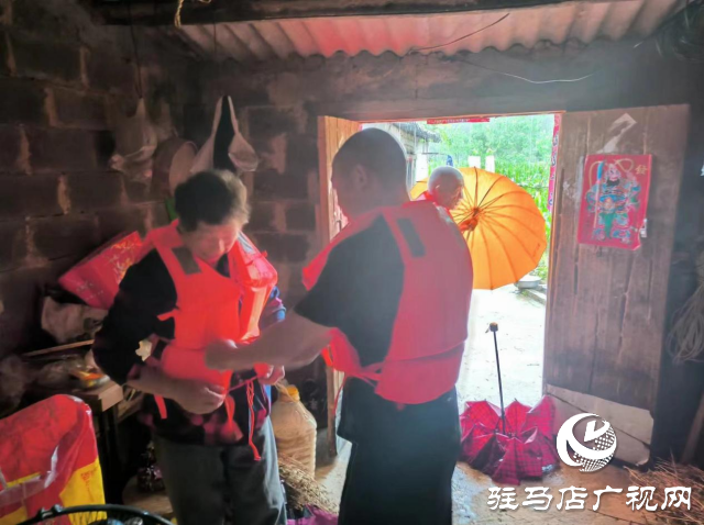 確山縣石滾河鎮(zhèn)：防汛一線黨旗飄揚 同心協(xié)力盡顯擔當