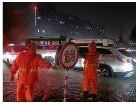 出動(dòng)人員14700余人，鄭州市城管系統(tǒng)連夜戰(zhàn)強(qiáng)降水