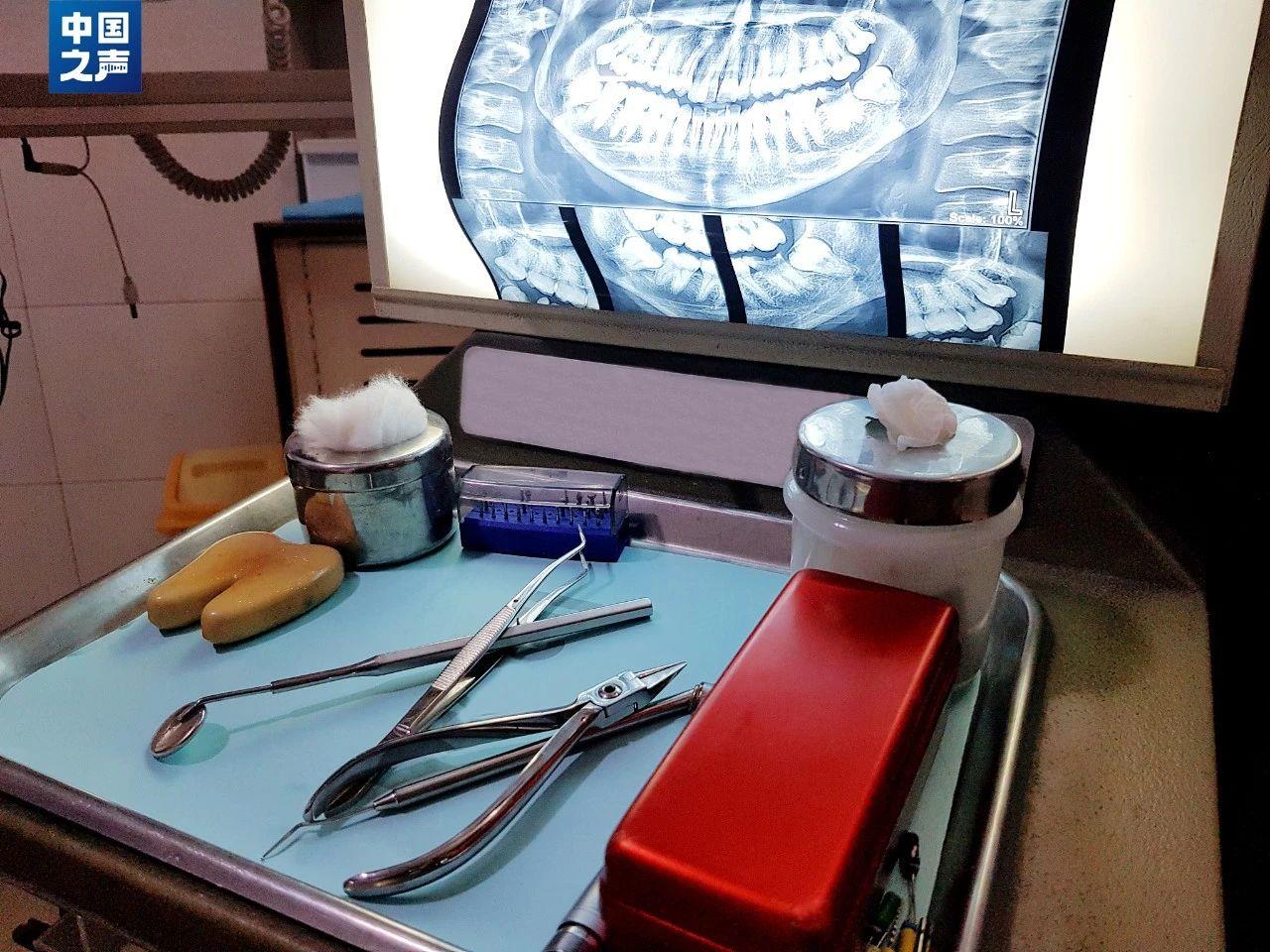 模糊方案、捆綁消費……消費者反映種植牙踩坑，記者調(diào)查