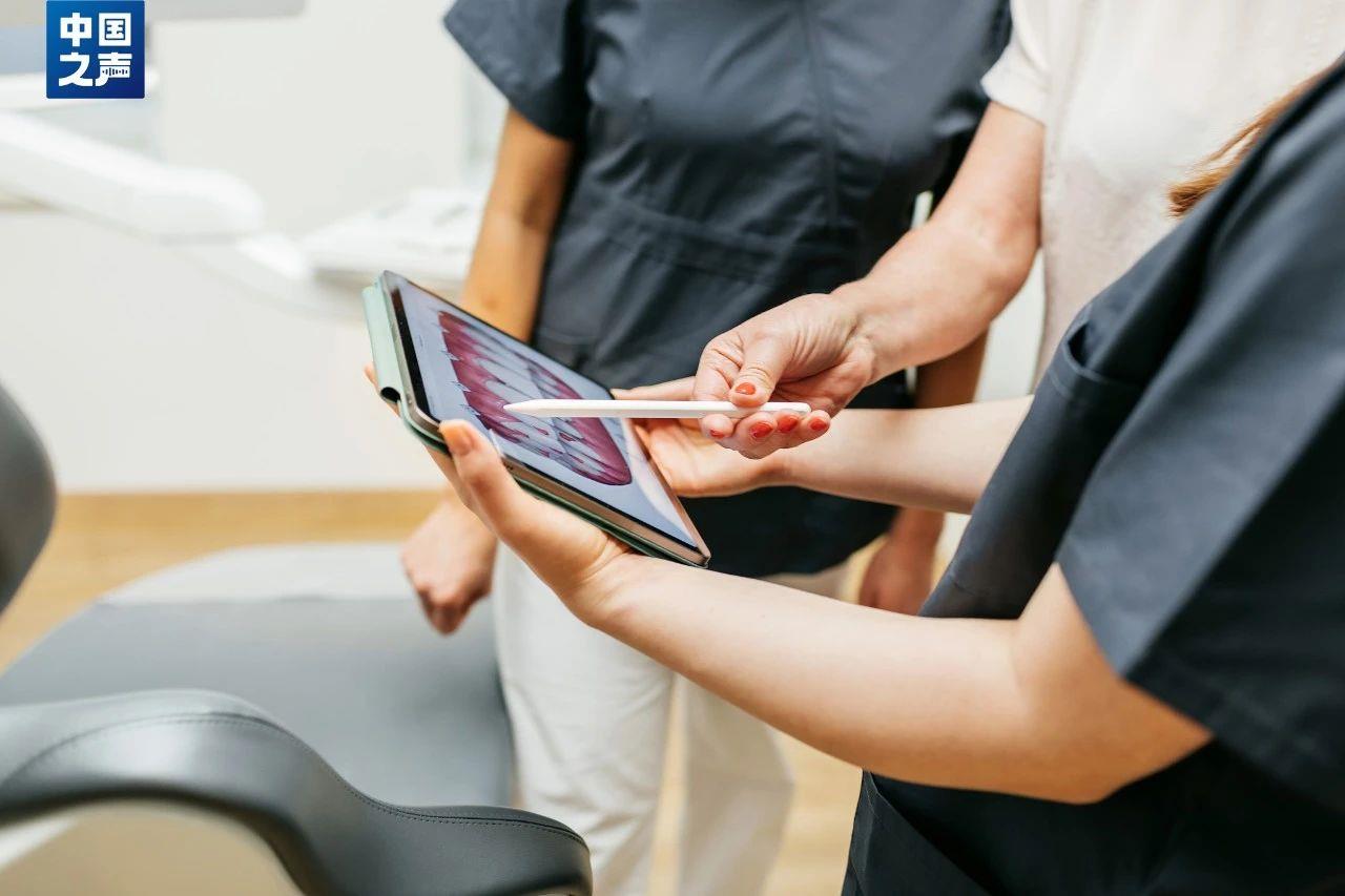 模糊方案、捆綁消費……消費者反映種植牙踩坑，記者調(diào)查