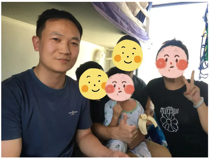 坐個(gè)火車，帥小伙48小時(shí)內(nèi)被“搖”了3次... 