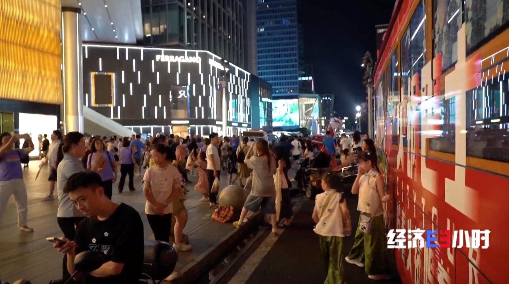 火鍋巴士、沉浸式戲劇主題公園……暑期消費場景上新