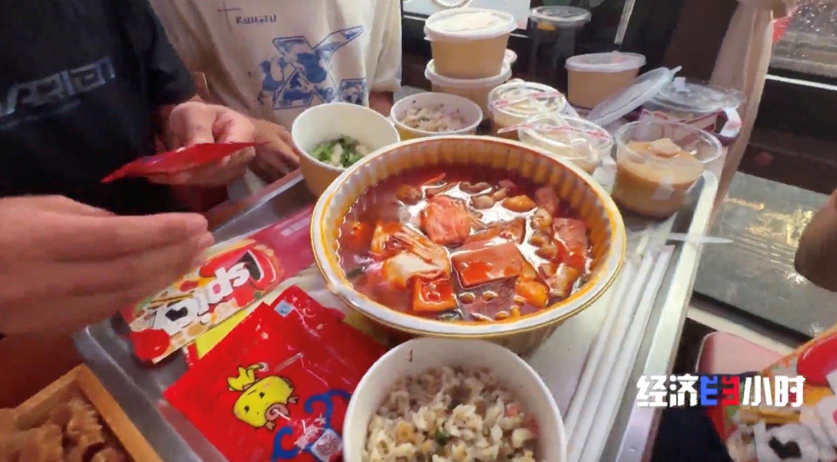 火鍋巴士、沉浸式戲劇主題公園……暑期消費場景上新