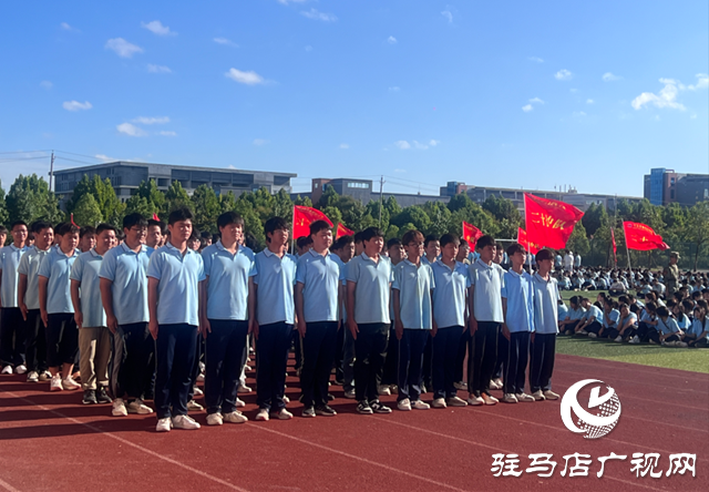 駐馬店:軍訓(xùn)匯演展風(fēng)采