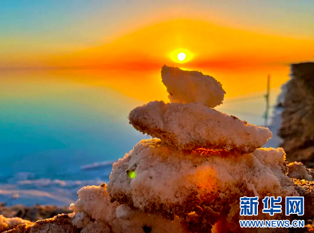 新疆若羌縣：嘆為觀止！羅布泊腹地“水上雅丹”夢幻綺麗