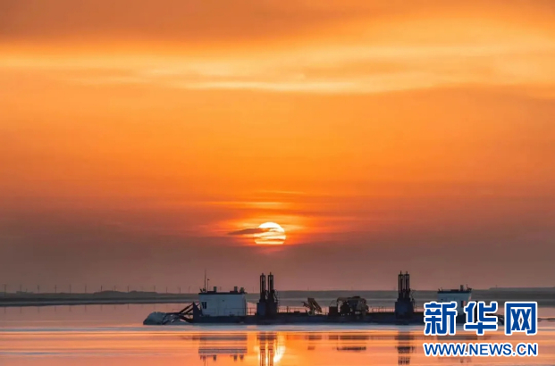 新疆若羌縣：嘆為觀止！羅布泊腹地“水上雅丹”夢幻綺麗