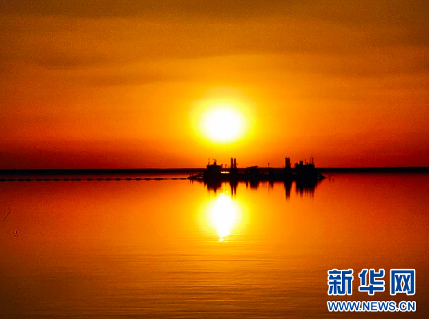 新疆若羌縣：嘆為觀止！羅布泊腹地“水上雅丹”夢幻綺麗