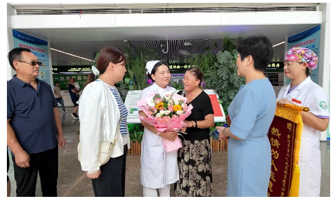 “我是護(hù)士，我來！”漯河市一護(hù)士休假途中搶救暈倒游客