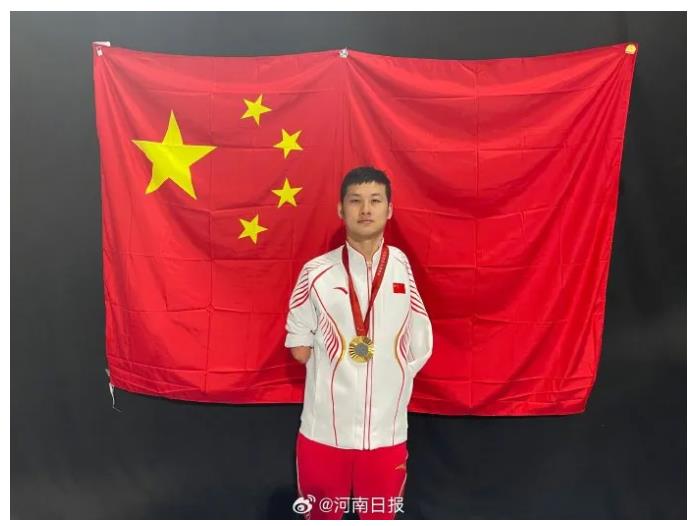 河南小伙兒王金剛巴黎奪金！