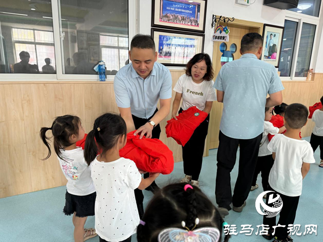 駐馬店:企業(yè)愛(ài)心捐贈(zèng) 情暖教師節(jié)