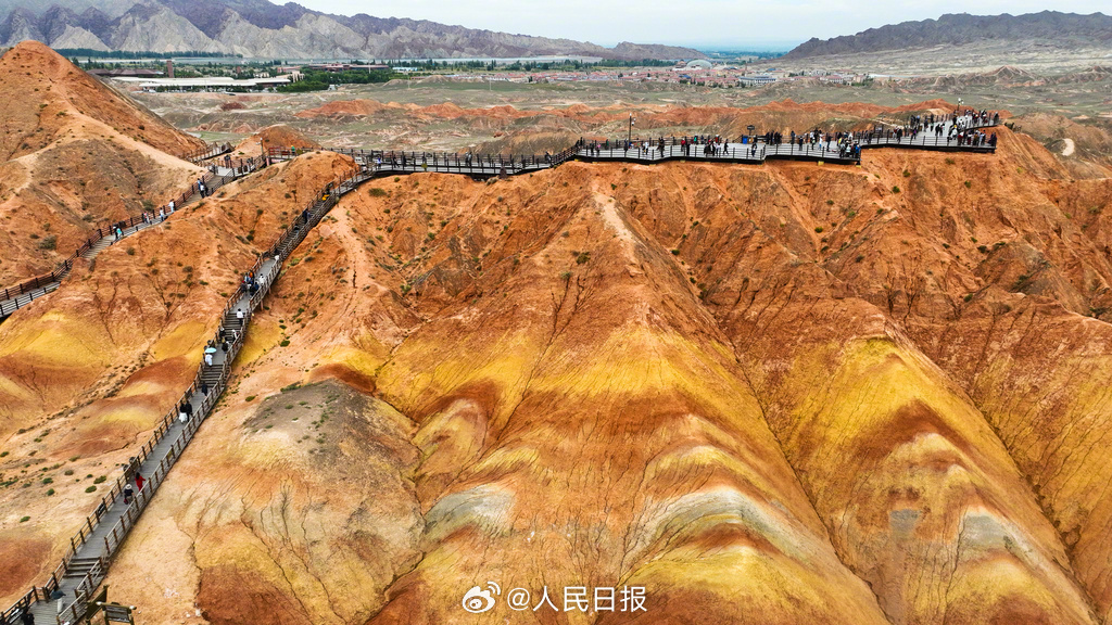 壯闊！甘肅丹霞地貌拿捏配色太到位了