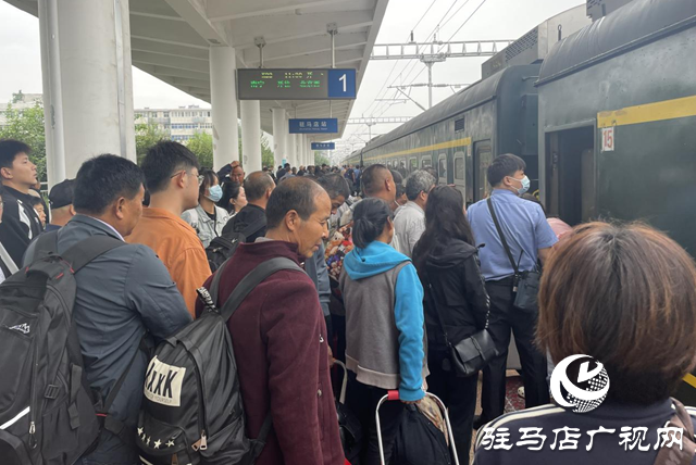 國(guó)慶假期 駐馬店車務(wù)段累計(jì)發(fā)送旅客23.37萬人次