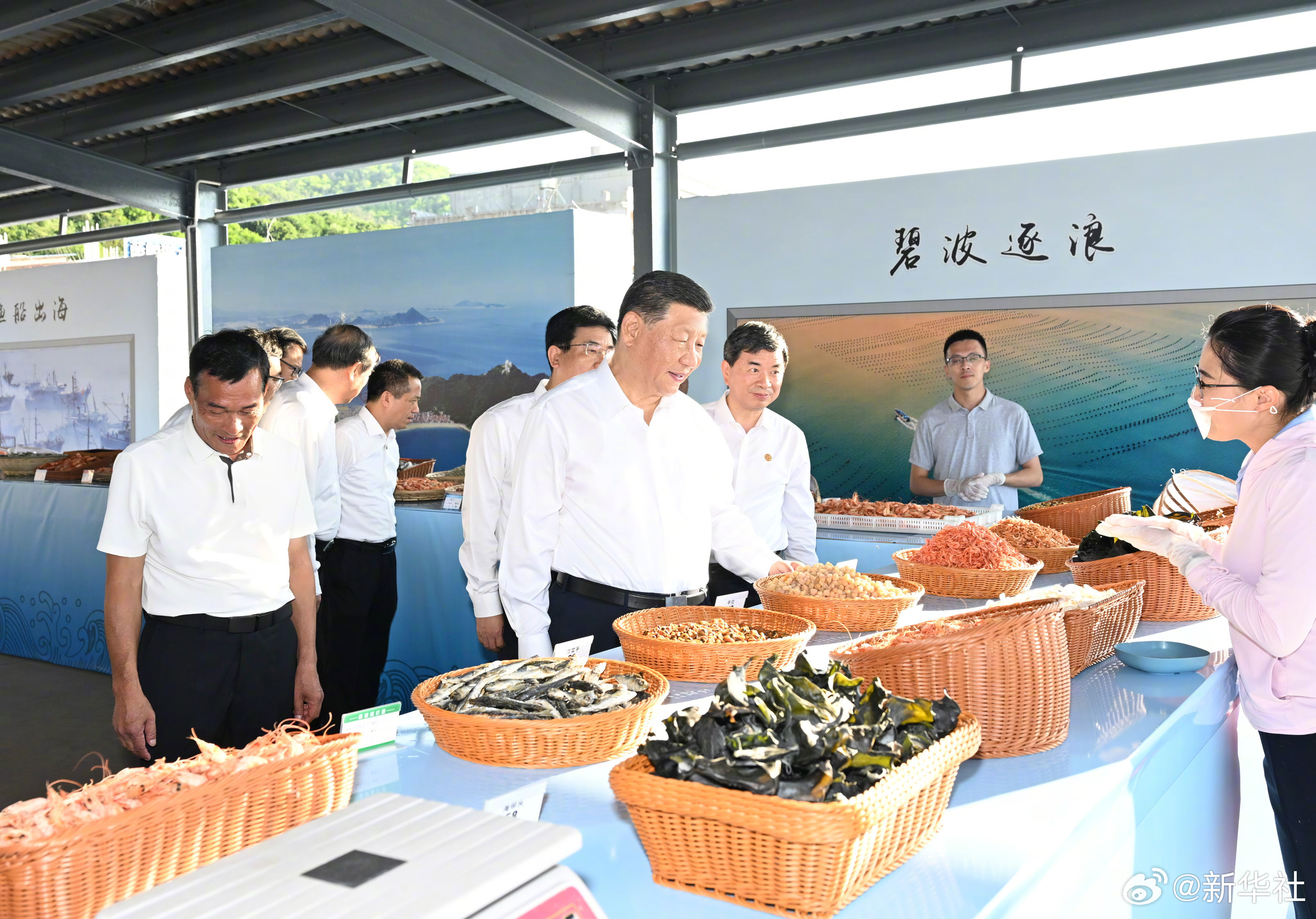 習(xí)近平：新時(shí)代新征程農(nóng)村一定會(huì)有更加光明的前景，農(nóng)民會(huì)有更加火熱的生活