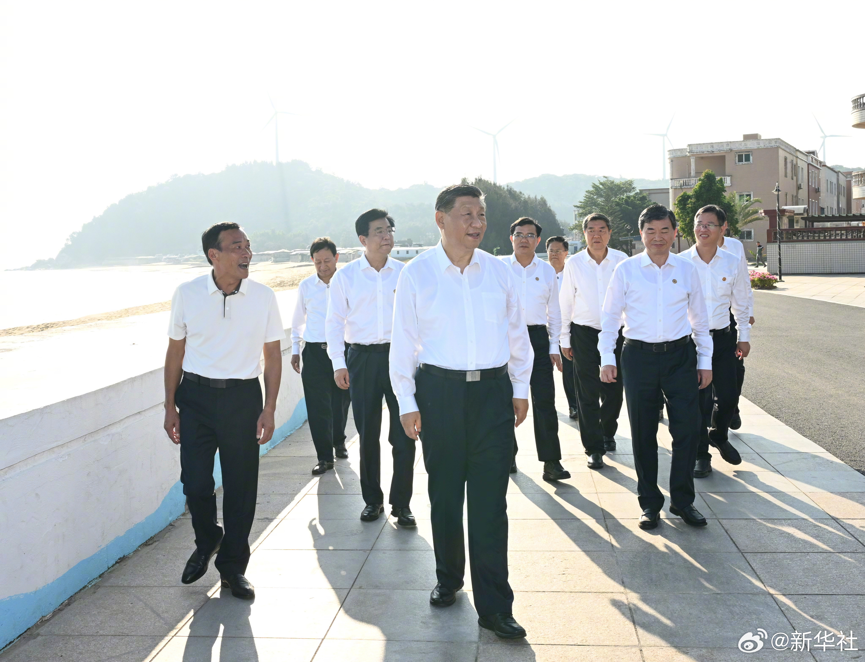 習(xí)近平：新時(shí)代新征程農(nóng)村一定會(huì)有更加光明的前景，農(nóng)民會(huì)有更加火熱的生活